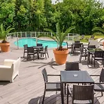 Astoria Hotel 4*
