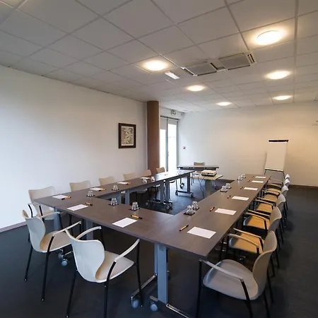 Mercure Centre 4* אז'ן