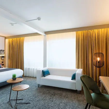 Mercure Centre Hotel 4*