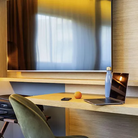 Mercure Centre Hotel 4*