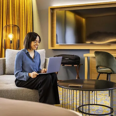 Mercure Centre Hotell 4*