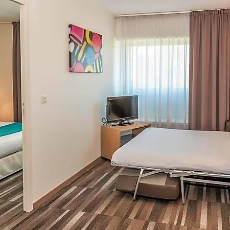 Mercure Centre 4* 아쟁