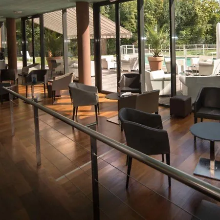 Mercure Centre 4* אז'ן