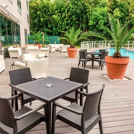 מלון Mercure Centre אז'ן