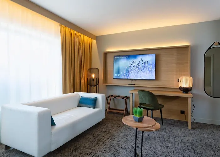 Mercure Centre Hotel 4*