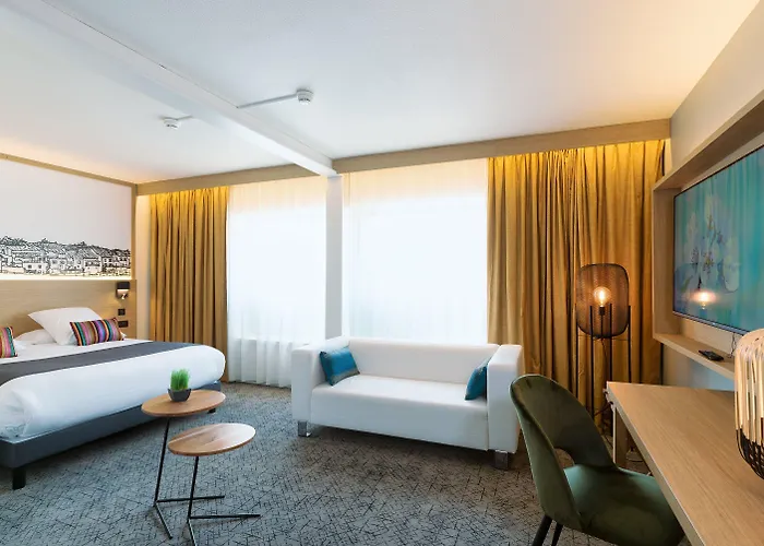 Mercure Centre Hotel 4*