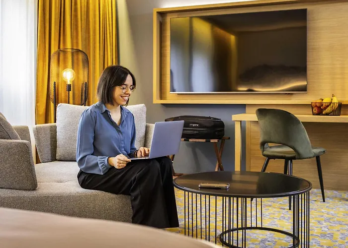 Mercure Centre Hotel 4*