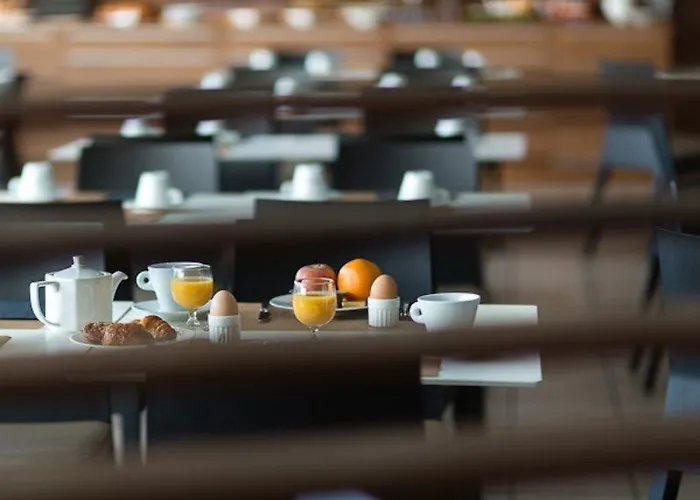 Mercure Centre 4* アジャン